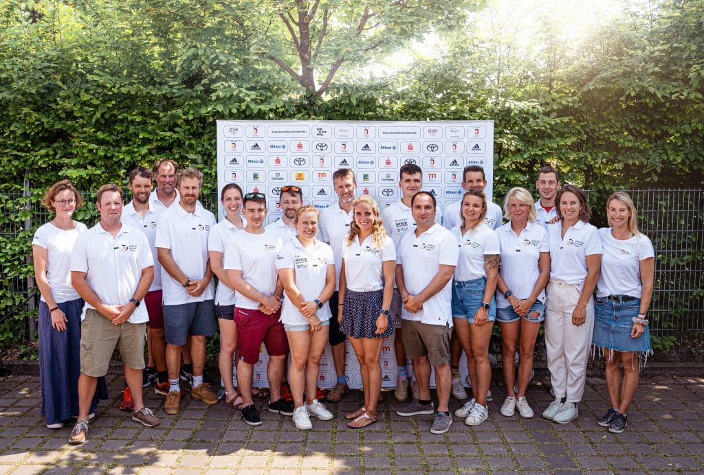 Olympia Regatten Live Tracking: Gruppenfoto Tokio-Team 