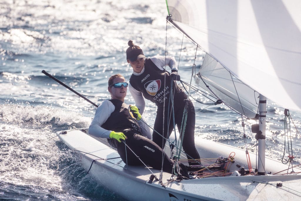 Strom, Schwell undschöne Surfwellen im olympischen Revier 2020. Foto: DSV/Wecamz