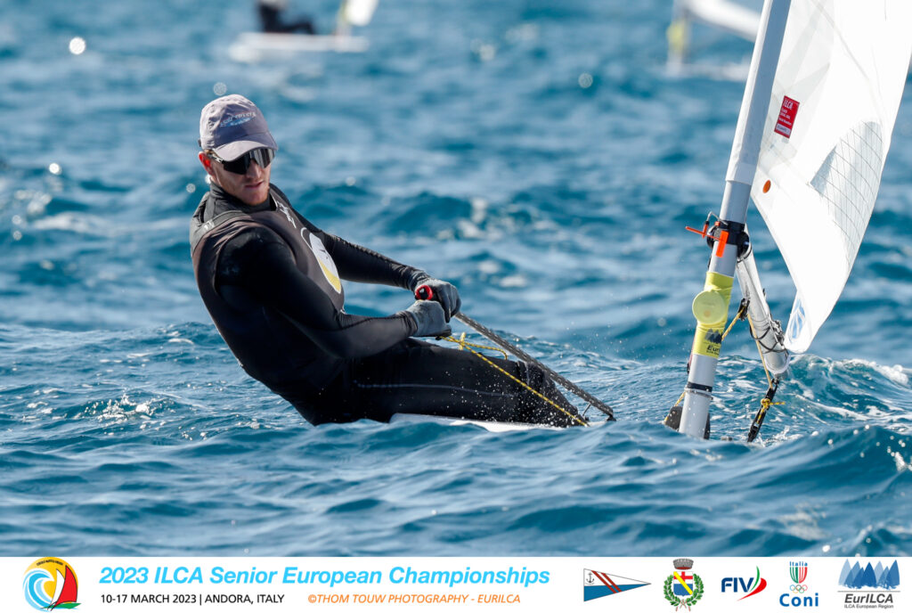 Nik Willim aus dem Perspektivkader des German Sailing Teams platzierte sich erstmals bei einer Meisterschaft vor Philipp Buhl. Foto: Eurilca/ Thom Touw