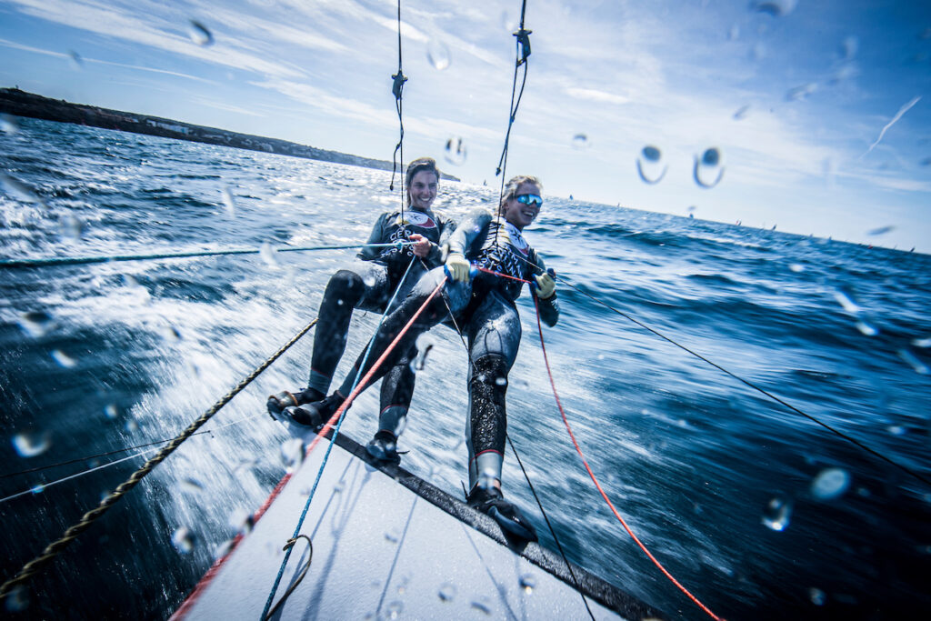 Die 49erFX-Crew Inga-Marie Hofmann und Catherine Bartelheimer segelt vor Mallorca. Foto: DSV/Sailing Energy 