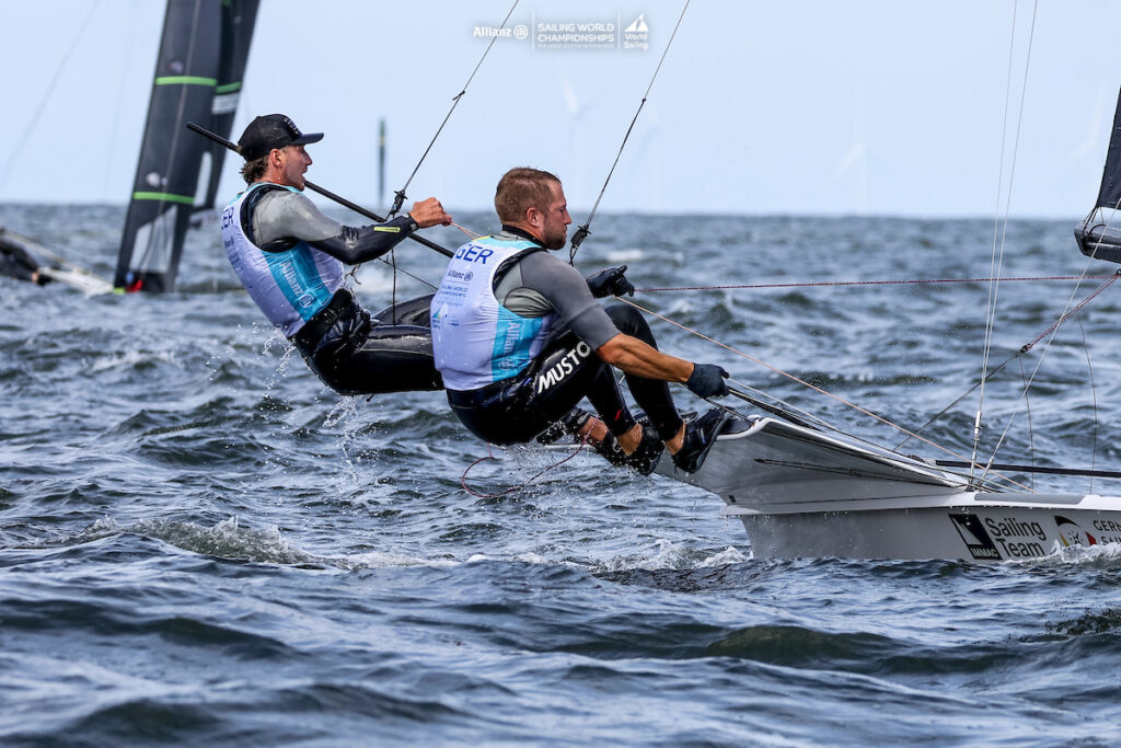 Die Kieler Max Stingele und Linov Scheel segeln ab übermorgen in der WM-Goldfleet. Foto: Sailing Energy / World Sailing