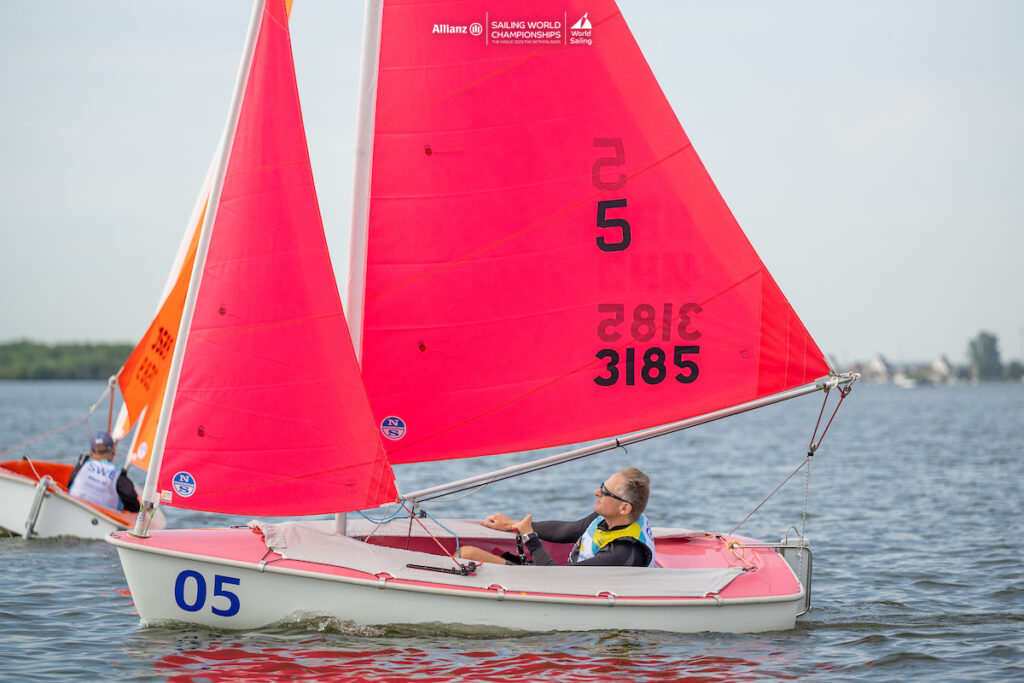 Jens Kroker konnte in der Hansa 303 seine Vorteile bei mehr Wind ausspielen. Foto: World Sailing