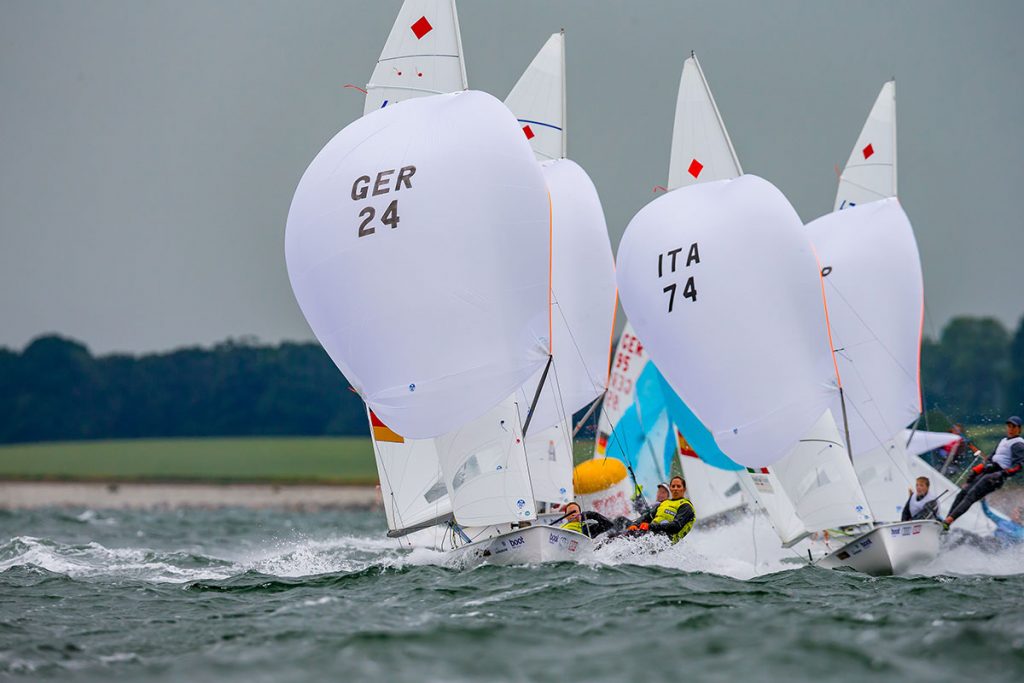 Drei deutsche 470er Damen-Teams starten bei der Kieler Woche im Medal Race der besten 10. Foto: Kieler Woche/Sascha Klahn 