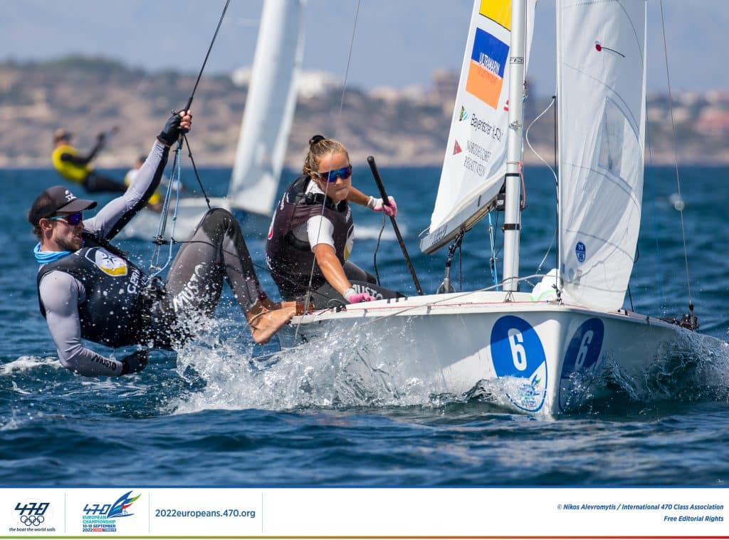 Luise Wanse rund Philipp Autenrieth müssen die Enttäuschung nach dem bitteren Jury-Fehler im Medal Race erst einmal verarbeiten. Foto: alenphotography.gr 