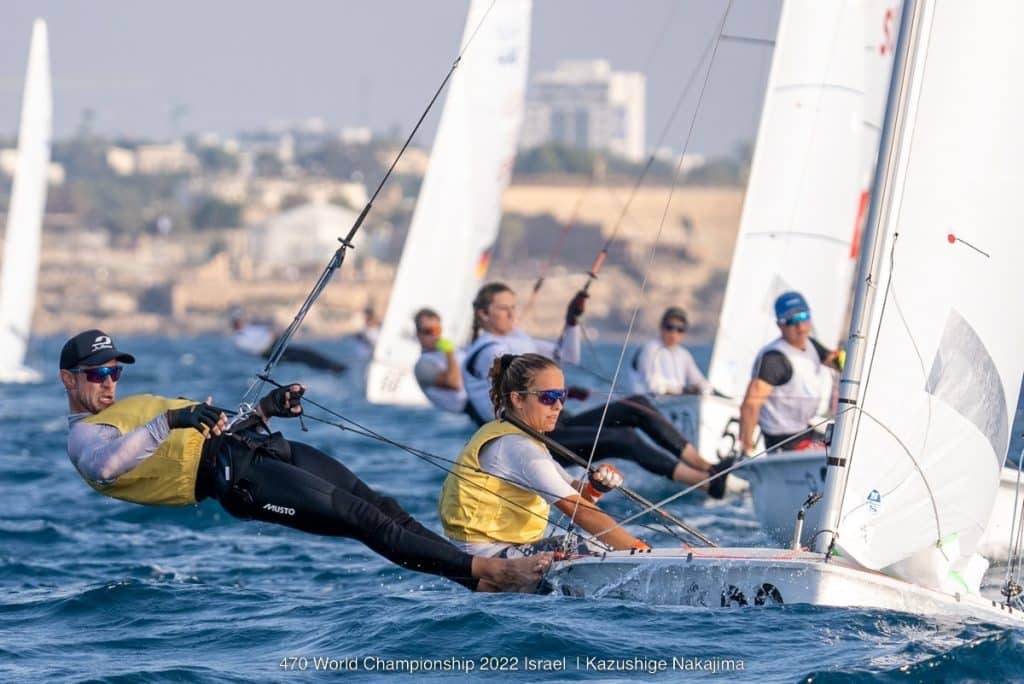 Hochkonzentriertes Zusammenspiel bei Luise Wanser und Philipp Autenrieth. Foto: Kaz Nakajima/dailysailingjapan