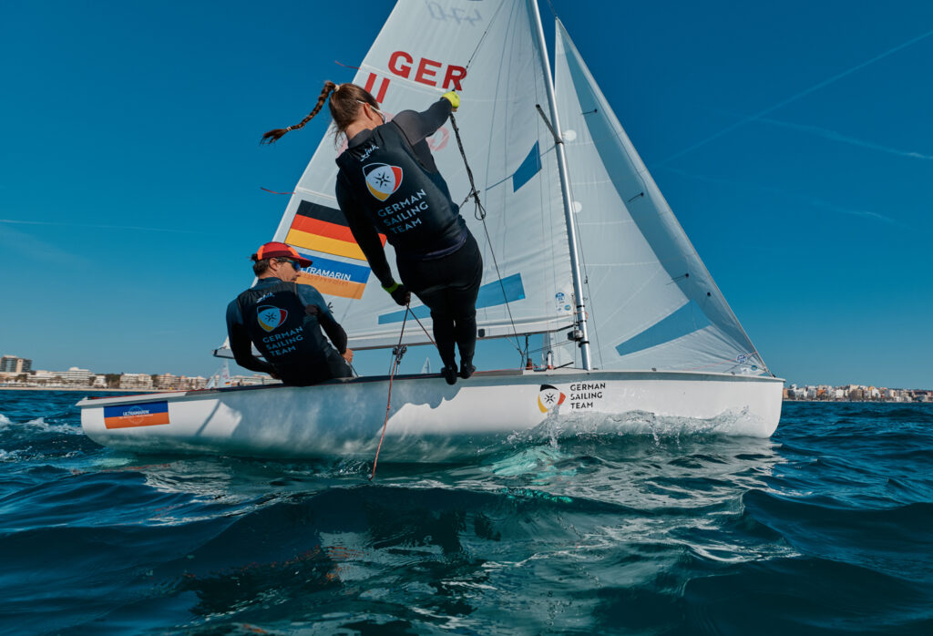 Simon Diesch und Anna Markfort segeln ihren 470er