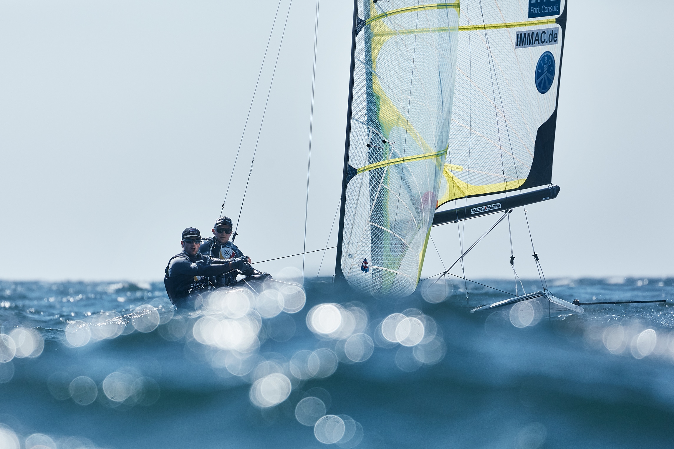 Justus Schmidt und Max Boehme bei der Em der 49er vor Weymouth. Foto: Felix Diemer