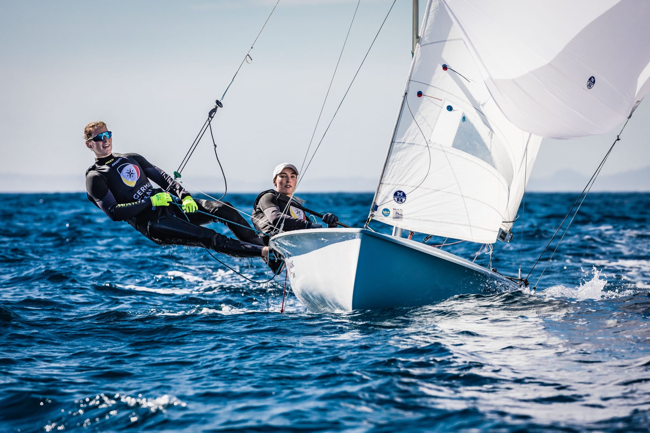 Frederike Loewe und Anna Markfort beim Training vor Mallorca. Foto: DSV/Lars Wehrmann