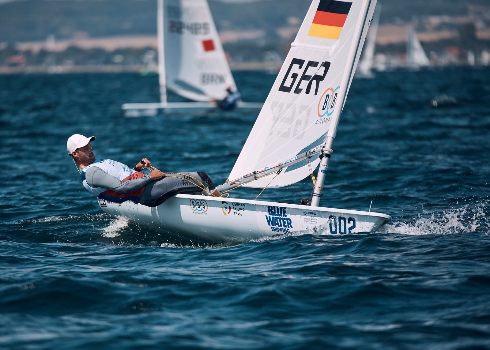 Philipp Buhl lag in aussichtsreicher Position, als das erste Rennen der Laser abgebrochen wurde. Foto: German Sailing Team/Felix Diemer