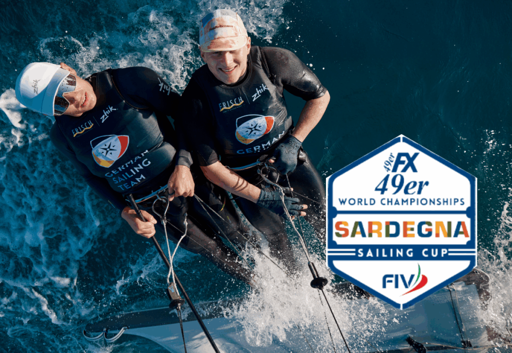 Richard Schultheis und Fabian Rieger auf ihrem 49er, fotografiert von oben.